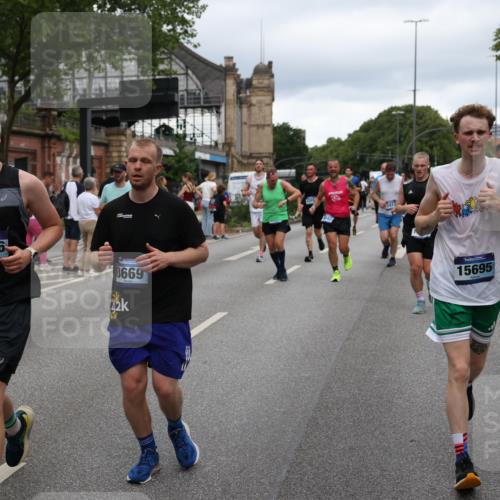 29.06.2025 - hella hamburg halbmarathon Yannick Fuchs http://msf.ph/oto/8315619 29.06.2025 10:50:45 20KM 1485, 1583, 1955, 2034, 2676, 2741, 3413, 3435, 3836, 4167, 4940, 5033, 5418, 5492, 6399, 6416, 6835, 7716, 8393, 8542, 8652, 8669, 8825, 9488, 9727, 9820, 9907, 9934, 10133, 10212, 11083, 11212, 11590, 11612, 12014, 12348, 12440, 12523, 12590, 12712, 13394, 13666, 13750, 13863, 14139, 14369, 14408, 14678, 15097, 15145, 15431, 15695, 15712, 15726, 16113, 16257, 16261, 16470, 16634, 17160, 17617, 17779, 18208, 18652, 18719, 18899, 19091, 19184 meine-sportfotos.de