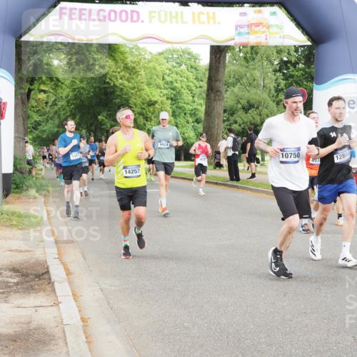 29.06.2025 - hella hamburg halbmarathon MichiJ http://msf.ph/oto/8315621 29.06.2025 10:36:33 Zwischen KM18-KM19 1320, 1537, 2516, 3976, 3985, 4183, 4185, 4933, 5460, 5705, 8302, 9126, 9638, 9649, 9924, 9965, 10053, 10750, 11467, 12035, 12840, 14257, 16000, 17127, 17753, 18350, 18598 meine-sportfotos.de