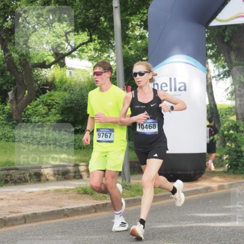 29.06.2025 - hella hamburg halbmarathon KatJ http://msf.ph/oto/8315633 29.06.2025 10:15:45 Zwischen KM18-KM19 4338, 8376 meine-sportfotos.de