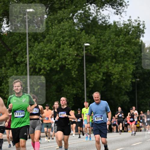 29.06.2025 - hella hamburg halbmarathon Dr. Thomas Lammeyer http://msf.ph/oto/8315634 29.06.2025 10:38:45 Kennedybrücke 2355, 2376, 2510, 2511, 2751, 2801, 3145, 3420, 3829, 4479, 4540, 4942, 5453, 5609, 6105, 6171, 6310, 6329, 6727, 6843, 7299, 7644, 8021, 8589, 8965, 9379, 9448, 9514, 10674, 11122, 11245 meine-sportfotos.de