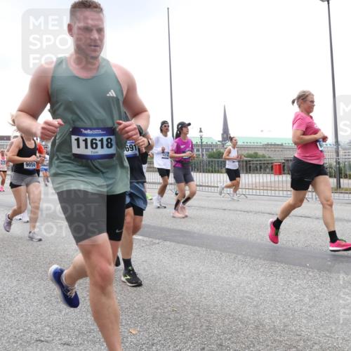 29.06.2025 - hella hamburg halbmarathon Lena Gebhardt http://msf.ph/oto/8315663 29.06.2025 10:47:09 Lombardsbrücke 7412, 12258, 9050, 11618, 91, 1214, 1073, 1185, 1286, 1363, 1463, 1523, 1593, 1607, 1704, 1720, 1961, 1999, 2148, 2162, 2211, 2320, 2327, 2537, 2555, 2556, 2665, 2981, 2994, 3277, 3406, 3407, 3823, 4184, 4202, 4239, 4296, 4325, 4342, 4483, 4806, 4895, 5111, 5114, 5700, 5796, 5895, 5953, 6255, 6256, 6485, 6496, 6740, 6879, 6995, 7073, 7412, 7430, 7431, 7630, 7631, 7827, 8105, 8131, 8486, 8553, 8684, 8706, 8915, 8953, 8967, 9018 meine-sportfotos.de