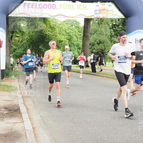29.06.2025 - hella hamburg halbmarathon MichiJ http://msf.ph/oto/8315689 29.06.2025 10:36:33 Zwischen KM18-KM19 1320, 1537, 2516, 3976, 3985, 4183, 4185, 4933, 5460, 5705, 8302, 9126, 9638, 9649, 9924, 9965, 10053, 10750, 11467, 12035, 12840, 14257, 16000, 17127, 17753, 18350, 18598 meine-sportfotos.de
