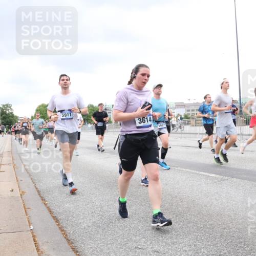 29.06.2025 - hella hamburg halbmarathon Lena Gebhardt http://msf.ph/oto/8315691 29.06.2025 10:56:49 Lombardsbrücke 5911, 3614, 14711, 4094, 1047, 1113, 1207, 2143, 2307, 2871, 2887, 2915, 2932, 2991, 3348, 3387, 3418, 3438, 3470, 3485, 3516, 3517, 3520, 3614, 3675, 3676, 3953, 3987, 4094, 4118, 4241, 4568, 4569, 4773, 5057, 5237, 5438, 5589, 5693, 5911, 5944, 6284, 6348, 6349, 6690, 6981, 7090, 7307, 7381, 7416, 7417, 7711, 7964, 8039, 8108, 8150, 8197, 8546, 8606, 8766, 8939, 8943, 9172, 9210, 9298, 9299, 9383, 9910, 10555, 10569, 10571 meine-sportfotos.de