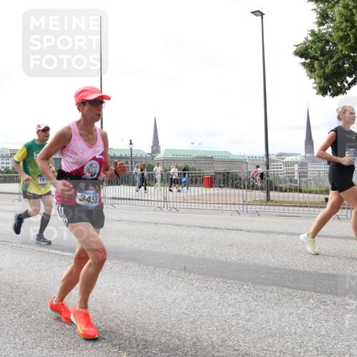 29.06.2025 - hella hamburg halbmarathon Lena Gebhardt http://msf.ph/oto/8315708 29.06.2025 10:22:19 Lombardsbrücke 6977, 1915, 3458, 15420, 1003, 1187, 1294, 1419, 1598, 1963, 2009, 2022, 2063, 2351, 2479, 2514, 2744, 2886, 3050, 3108, 3172, 3430, 3457, 3458, 3511, 3606, 3768, 3910, 3946, 3995, 4046, 4113, 4114, 4131, 4366, 4556, 4559, 4829, 4969, 4970, 5079, 5641, 5798, 5838, 6030, 6048, 6049, 6303, 6307, 6347, 6676, 6820, 6826, 6881, 6899, 6977, 7097, 7162, 7794, 8431, 8511, 8855, 8860, 8884, 8931, 8954, 8959, 9002, 9062 meine-sportfotos.de