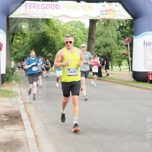 29.06.2025 - hella hamburg halbmarathon MichiJ http://msf.ph/oto/8315762 29.06.2025 10:36:34 Zwischen KM18-KM19 1320, 2516, 3985, 4183, 4185, 4933, 5460, 5705, 8302, 9126, 9638, 9649, 9924, 9965, 10053, 10750, 11467, 12035, 12840, 14257, 16000, 17127, 17753, 18350, 18598 meine-sportfotos.de
