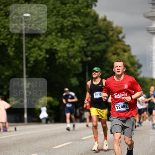 29.06.2025 - hella hamburg halbmarathon Dr. Thomas Lammeyer http://msf.ph/oto/8315775 29.06.2025 10:17:16 Kennedybrücke 1007, 1328, 1859, 2055, 2961, 2987, 3218, 3729, 4554, 4950, 5232, 5597, 5598, 6026, 7346, 7460, 8115, 8279, 8913, 9128, 9527, 10581 meine-sportfotos.de