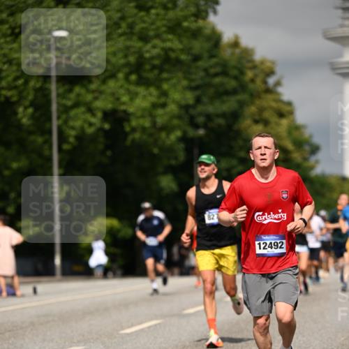29.06.2025 - hella hamburg halbmarathon Dr. Thomas Lammeyer http://msf.ph/oto/8315780 29.06.2025 10:17:16 Kennedybrücke 1007, 1328, 1859, 2055, 2961, 2987, 3218, 3729, 4554, 4950, 5232, 5597, 5598, 6026, 7346, 7460, 8115, 8279, 8913, 9128, 9527, 10581 meine-sportfotos.de