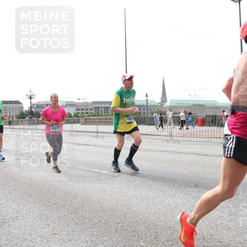 29.06.2025 - hella hamburg halbmarathon Lena Gebhardt http://msf.ph/oto/8315789 29.06.2025 10:22:19 Lombardsbrücke 6977, 1915, 34, 1003, 1187, 1294, 1419, 1598, 1963, 2009, 2022, 2063, 2351, 2479, 2514, 2744, 2886, 3050, 3108, 3172, 3430, 3457, 3458, 3511, 3606, 3768, 3910, 3946, 3995, 4046, 4113, 4114, 4131, 4366, 4556, 4559, 4829, 4969, 4970, 5079, 5641, 5798, 5838, 6030, 6048, 6049, 6303, 6307, 6347, 6676, 6820, 6826, 6881, 6899, 6977, 7097, 7162, 7794, 8431, 8511, 8855, 8860, 8884, 8931, 8954, 8959, 9002, 9062 meine-sportfotos.de