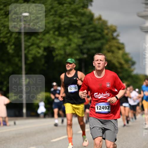 29.06.2025 - hella hamburg halbmarathon Dr. Thomas Lammeyer http://msf.ph/oto/8315818 29.06.2025 10:17:16 Kennedybrücke 1007, 1328, 1859, 2055, 2961, 2987, 3218, 3729, 4554, 4950, 5232, 5597, 5598, 6026, 7346, 7460, 8115, 8279, 8913, 9128, 9527, 10581 meine-sportfotos.de