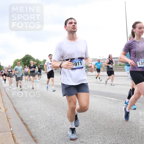 29.06.2025 - hella hamburg halbmarathon Lena Gebhardt http://msf.ph/oto/8315821 29.06.2025 10:56:50 Lombardsbrücke 911, 13108, 1047, 1207, 2143, 2307, 2871, 2887, 2915, 2932, 2991, 3348, 3387, 3418, 3438, 3470, 3485, 3516, 3517, 3520, 3614, 3675, 3676, 3953, 3987, 4094, 4118, 4241, 4568, 4569, 4773, 5057, 5237, 5438, 5589, 5911, 5944, 6284, 6348, 6349, 6690, 6832, 6981, 7090, 7307, 7381, 7416, 7417, 7592, 7711, 7964, 8039, 8108, 8150, 8197, 8224, 8546, 8606, 8679, 8766, 8939, 8943, 9172, 9210, 9298, 9299, 9383, 9910, 10555, 10569, 10571 meine-sportfotos.de