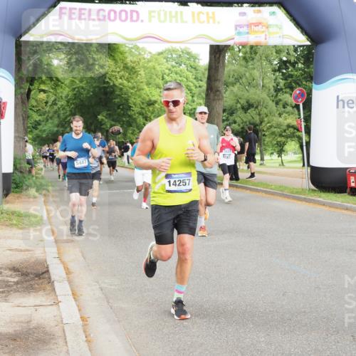 29.06.2025 - hella hamburg halbmarathon MichiJ http://msf.ph/oto/8315824 29.06.2025 10:36:34 Zwischen KM18-KM19 1320, 2516, 3985, 4183, 4185, 4933, 5460, 5705, 8302, 9126, 9638, 9649, 9924, 9965, 10053, 10750, 11467, 12035, 12840, 14257, 16000, 17127, 17753, 18350, 18598 meine-sportfotos.de