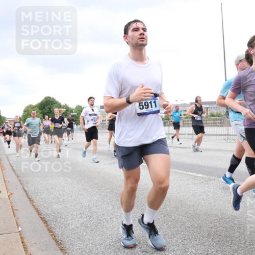 29.06.2025 - hella hamburg halbmarathon Lena Gebhardt http://msf.ph/oto/8315843 29.06.2025 10:56:50 Lombardsbrücke 634, 5911, 9210, 13108, 9910, 1047, 1207, 2143, 2307, 2871, 2887, 2915, 2932, 2991, 3348, 3387, 3418, 3438, 3470, 3485, 3516, 3517, 3520, 3614, 3675, 3676, 3953, 3987, 4094, 4118, 4241, 4568, 4569, 4773, 5057, 5237, 5438, 5589, 5911, 5944, 6284, 6348, 6349, 6690, 6832, 6981, 7090, 7307, 7381, 7416, 7417, 7592, 7711, 7964, 8039, 8108, 8150, 8197, 8224, 8546, 8606, 8679, 8766, 8939, 8943, 9172, 9210, 9298, 9299, 9383, 9910, 10555, 10569, 10571 meine-sportfotos.de