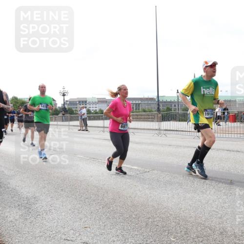 29.06.2025 - hella hamburg halbmarathon Lena Gebhardt http://msf.ph/oto/8315851 29.06.2025 10:22:20 Lombardsbrücke 1419, 6977, 19154, 1003, 1187, 1294, 1419, 1598, 1963, 2009, 2022, 2063, 2351, 2479, 2514, 2744, 2886, 3050, 3108, 3172, 3430, 3457, 3458, 3511, 3606, 3768, 3910, 3946, 3995, 4046, 4113, 4114, 4131, 4366, 4556, 4559, 4829, 4969, 4970, 5079, 5641, 5798, 5838, 6030, 6048, 6049, 6303, 6307, 6347, 6676, 6820, 6826, 6881, 6899, 6977, 7097, 7162, 7276, 7794, 8355, 8431, 8511, 8855, 8860, 8884, 8931, 8954, 9002, 9062 meine-sportfotos.de
