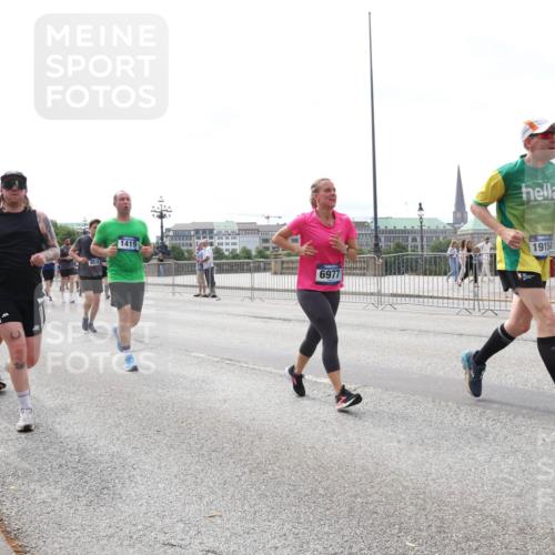 29.06.2025 - hella hamburg halbmarathon Lena Gebhardt http://msf.ph/oto/8315883 29.06.2025 10:22:20 Lombardsbrücke 9516, 1419, 6977, 19154, 1003, 1187, 1294, 1419, 1598, 1963, 2009, 2022, 2063, 2351, 2479, 2514, 2744, 2886, 3050, 3108, 3172, 3430, 3457, 3458, 3511, 3606, 3768, 3910, 3946, 3995, 4046, 4113, 4114, 4131, 4366, 4556, 4559, 4829, 4969, 4970, 5079, 5641, 5798, 5838, 6030, 6048, 6049, 6303, 6307, 6347, 6676, 6820, 6826, 6881, 6899, 6977, 7097, 7162, 7276, 7794, 8355, 8431, 8511, 8855, 8860, 8884, 8931, 8954, 9002, 9062 meine-sportfotos.de