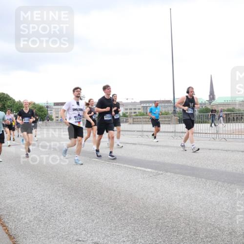 29.06.2025 - hella hamburg halbmarathon Lena Gebhardt http://msf.ph/oto/8315887 29.06.2025 10:56:51 Lombardsbrücke 13834, 9210, 6349, 12354, 12328, 3517, 9910, 1047, 1207, 2143, 2307, 2871, 2887, 2915, 2932, 2991, 3348, 3387, 3418, 3438, 3470, 3485, 3516, 3517, 3520, 3614, 3675, 3676, 3953, 3987, 4094, 4118, 4241, 4485, 4568, 4569, 4611, 4773, 5057, 5237, 5438, 5589, 5911, 5944, 6053, 6284, 6348, 6349, 6690, 6832, 6981, 7090, 7307, 7381, 7416, 7417, 7592, 7711, 7964, 8039, 8108, 8150, 8197, 8224, 8546, 8606, 8679, 8766, 8939, 8943, 9172, 9210, 9298, 9299, 9383, 9910, 10555, 10569, 10571 meine-sportfotos.de
