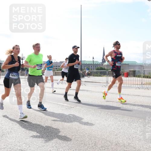 29.06.2025 - hella hamburg halbmarathon Lena Gebhardt http://msf.ph/oto/8315897 29.06.2025 10:12:36 Lombardsbrücke 8971, 16473, 1785, 18493, 15369, 1062, 1249, 1610, 1785, 1790, 1850, 1851, 1939, 2531, 2661, 2891, 2963, 2964, 3182, 3248, 3262, 3746, 4453, 4499, 4554, 5150, 5166, 5176, 5597, 5598, 6207, 6822, 6871, 6966, 7014, 7474, 7907, 8917, 8971, 9253, 9254, 9405, 9705, 10581, 10685, 11025, 11509, 12456, 13566, 13816, 14060, 14313, 14540, 14863, 14868, 14869, 15012, 15369, 16379, 16473, 16826, 16911, 17061, 17994, 18178, 18429, 18493 meine-sportfotos.de