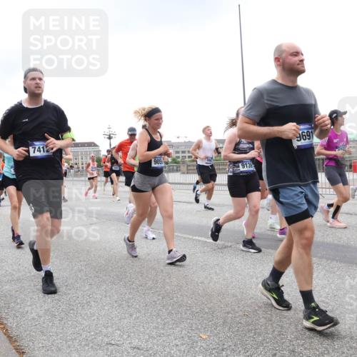 29.06.2025 - hella hamburg halbmarathon Lena Gebhardt http://msf.ph/oto/8315904 29.06.2025 10:47:10 Lombardsbrücke 2538, 5114, 741, 9050, 9139, 9691, 1073, 1185, 1286, 1363, 1463, 1523, 1593, 1607, 1704, 1720, 1961, 1999, 2148, 2162, 2211, 2320, 2327, 2537, 2555, 2556, 2665, 2981, 2994, 3277, 3406, 3407, 3823, 4184, 4202, 4239, 4296, 4325, 4342, 4483, 4806, 4895, 4974, 4975, 5111, 5114, 5700, 5796, 5895, 5953, 6255, 6256, 6485, 6496, 6740, 6879, 6995, 7073, 7412, 7430, 7431, 7630, 7631, 7827, 8105, 8131, 8486, 8553, 8684, 8706, 8915, 8953, 8967, 9018 meine-sportfotos.de