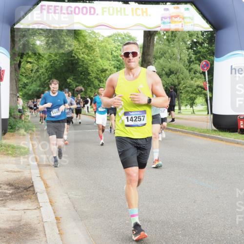 29.06.2025 - hella hamburg halbmarathon MichiJ http://msf.ph/oto/8315912 29.06.2025 10:36:35 Zwischen KM18-KM19 1320, 3947, 3985, 4185, 4933, 5447, 5705, 8302, 9126, 9638, 9924, 9965, 10053, 10750, 11467, 12035, 12840, 14257, 15981, 16000, 17127, 17753, 18350, 18598 meine-sportfotos.de