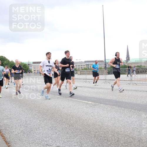 29.06.2025 - hella hamburg halbmarathon Lena Gebhardt http://msf.ph/oto/8315915 29.06.2025 10:56:51 Lombardsbrücke 349, 1235, 12328, 3516, 9210, 1047, 1207, 2143, 2307, 2871, 2887, 2915, 2932, 2991, 3348, 3387, 3418, 3438, 3470, 3485, 3516, 3517, 3520, 3614, 3675, 3676, 3953, 3987, 4094, 4118, 4241, 4485, 4568, 4569, 4611, 4773, 5057, 5237, 5438, 5589, 5911, 5944, 6053, 6284, 6348, 6349, 6690, 6832, 6981, 7090, 7307, 7381, 7416, 7417, 7592, 7711, 7964, 8039, 8108, 8150, 8197, 8224, 8546, 8606, 8679, 8766, 8939, 8943, 9172, 9210, 9298, 9299, 9383, 9910, 10555, 10569, 10571 meine-sportfotos.de