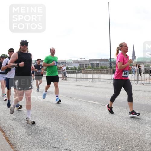 29.06.2025 - hella hamburg halbmarathon Lena Gebhardt http://msf.ph/oto/8315934 29.06.2025 10:22:20 Lombardsbrücke 4506, 9516, 6977, 1003, 1187, 1294, 1419, 1598, 1963, 2009, 2022, 2063, 2351, 2479, 2514, 2744, 2886, 3050, 3108, 3172, 3430, 3457, 3458, 3511, 3606, 3768, 3910, 3946, 3995, 4046, 4113, 4114, 4131, 4366, 4556, 4559, 4829, 4969, 4970, 5079, 5641, 5798, 5838, 6030, 6048, 6049, 6303, 6307, 6347, 6676, 6820, 6826, 6881, 6899, 6977, 7097, 7162, 7276, 7794, 8355, 8431, 8511, 8855, 8860, 8884, 8931, 8954, 9002, 9062 meine-sportfotos.de