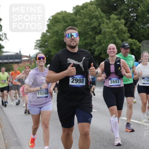 29.06.2025 - hella hamburg halbmarathon Jannik Wohlers http://msf.ph/oto/8315935 29.06.2025 10:38:50 Lombardsbrücke 1760, 1856, 1883, 2092, 2571, 2574, 2843, 2893, 2998, 3275, 3727, 3745, 4410, 4523, 4603, 4659, 4882, 6112, 6342, 6343, 6611, 7341, 7501, 7506, 7524, 7589, 7815, 8203, 8243, 8457, 9393, 9420, 9446, 9974, 9977, 10001, 10072, 10315, 10516, 10696, 10849, 11129, 11201, 11313, 11381, 11382, 11533, 11729, 12090, 12092, 12391, 12410, 12745, 13461, 13519, 13922, 14871, 14956, 15112, 15262, 15536, 15765, 16335, 16382, 16841, 16866, 16869, 16883, 16884, 17313, 17368, 17536 meine-sportfotos.de