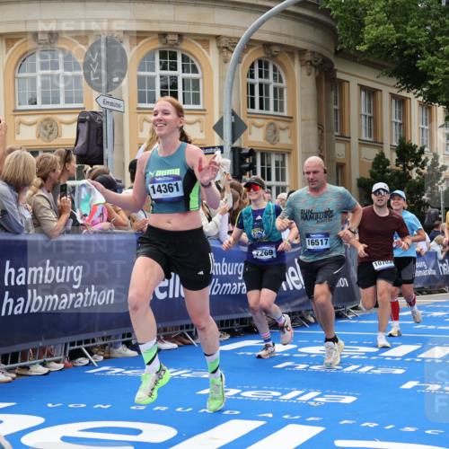 29.06.2025 - hella hamburg halbmarathon Strokosch-Dieckow http://msf.ph/oto/8315938 29.06.2025 10:57:51 Ziel 1200, 1972, 2025, 2034, 2806, 2883, 3093, 3575, 5391, 7138, 7159, 7189, 7269, 7833, 9820, 10599, 10703, 11394, 12378, 12440, 12523, 13376, 13465, 14737, 14881, 15349, 16517, 17201, 17543, 18492, 18727, 18762 meine-sportfotos.de