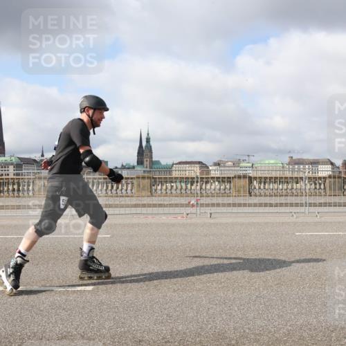 29.06.2025 - hella hamburg halbmarathon Lena Gebhardt http://msf.ph/oto/8315958 29.06.2025 09:07:33 Lombardsbrücke 5 meine-sportfotos.de