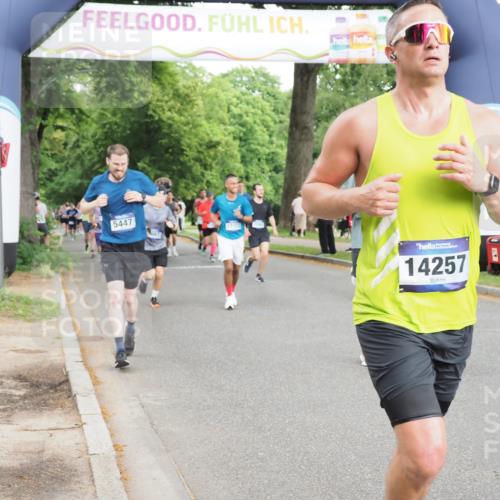 29.06.2025 - hella hamburg halbmarathon MichiJ http://msf.ph/oto/8315977 29.06.2025 10:36:35 Zwischen KM18-KM19 1320, 3947, 3985, 4185, 4933, 5447, 5705, 8302, 9126, 9638, 9924, 9965, 10053, 10750, 11467, 12035, 12840, 14257, 15981, 16000, 17127, 17753, 18350, 18598 meine-sportfotos.de