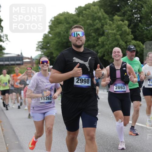 29.06.2025 - hella hamburg halbmarathon Jannik Wohlers http://msf.ph/oto/8315989 29.06.2025 10:38:50 Lombardsbrücke 1760, 1856, 1883, 2092, 2571, 2574, 2843, 2893, 2998, 3275, 3727, 3745, 4410, 4523, 4603, 4659, 4882, 6112, 6342, 6343, 6611, 7341, 7501, 7506, 7524, 7589, 7815, 8203, 8243, 8457, 9393, 9420, 9446, 9974, 9977, 10001, 10072, 10315, 10516, 10696, 10849, 11129, 11201, 11313, 11381, 11382, 11533, 11729, 12090, 12092, 12391, 12410, 12745, 13461, 13519, 13922, 14871, 14956, 15112, 15262, 15536, 15765, 16335, 16382, 16841, 16866, 16869, 16883, 16884, 17313, 17368, 17536 meine-sportfotos.de