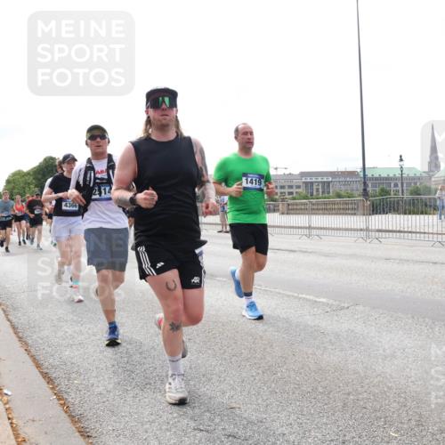 29.06.2025 - hella hamburg halbmarathon Lena Gebhardt http://msf.ph/oto/8315991 29.06.2025 10:22:20 Lombardsbrücke 4366, 2314, 1419, 1003, 1187, 1294, 1419, 1598, 1963, 2009, 2022, 2063, 2351, 2479, 2514, 2744, 2886, 3050, 3108, 3172, 3430, 3457, 3458, 3511, 3606, 3768, 3910, 3946, 3995, 4046, 4113, 4114, 4131, 4366, 4556, 4559, 4829, 4969, 4970, 5079, 5641, 5798, 5838, 6030, 6048, 6049, 6303, 6307, 6347, 6676, 6820, 6826, 6881, 6899, 6977, 7097, 7162, 7276, 7794, 8355, 8431, 8511, 8855, 8860, 8884, 8931, 8954, 9002, 9062 meine-sportfotos.de