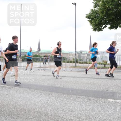 29.06.2025 - hella hamburg halbmarathon Lena Gebhardt http://msf.ph/oto/8315994 29.06.2025 10:56:52 Lombardsbrücke 12354, 12328, 1047, 1207, 2143, 2307, 2871, 2887, 2915, 2932, 2991, 3348, 3387, 3418, 3438, 3470, 3485, 3516, 3517, 3520, 3614, 3675, 3676, 3953, 3987, 4094, 4118, 4241, 4485, 4568, 4569, 4611, 4773, 4998, 5057, 5237, 5438, 5589, 5639, 5911, 5944, 6053, 6284, 6348, 6349, 6690, 6832, 6981, 7090, 7307, 7381, 7416, 7417, 7592, 7711, 7964, 8039, 8108, 8150, 8197, 8224, 8546, 8606, 8679, 8939, 8943, 9172, 9210, 9298, 9299, 9910, 10555, 10569, 10571 meine-sportfotos.de