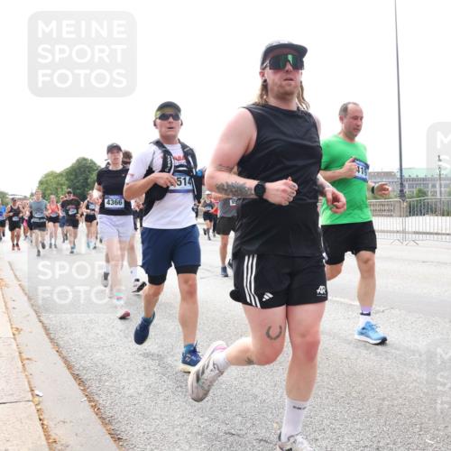 29.06.2025 - hella hamburg halbmarathon Lena Gebhardt http://msf.ph/oto/8316054 29.06.2025 10:22:21 Lombardsbrücke 4366, 514, 419, 1003, 1187, 1294, 1419, 1598, 1963, 2009, 2022, 2063, 2351, 2479, 2514, 2744, 2886, 3050, 3108, 3172, 3430, 3457, 3458, 3511, 3606, 3768, 3910, 3946, 3995, 4046, 4113, 4114, 4131, 4366, 4556, 4559, 4829, 4969, 4970, 5079, 5641, 5798, 5838, 6030, 6048, 6049, 6303, 6307, 6347, 6676, 6820, 6826, 6881, 6899, 6977, 7097, 7162, 7276, 7794, 8355, 8431, 8511, 8855, 8860, 8884, 8931, 8954, 9002, 9062 meine-sportfotos.de