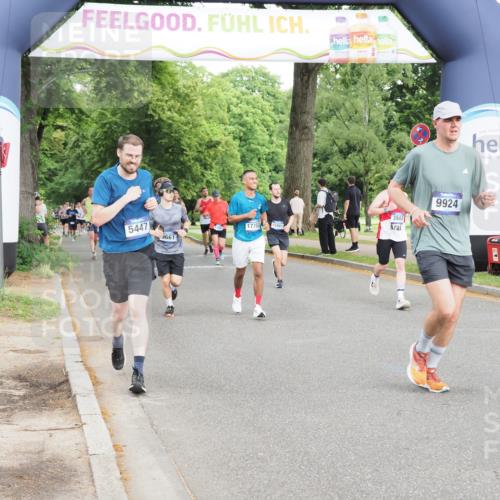29.06.2025 - hella hamburg halbmarathon MichiJ http://msf.ph/oto/8316073 29.06.2025 10:36:35 Zwischen KM18-KM19 1320, 3947, 3985, 4185, 4933, 5447, 5705, 8302, 9126, 9638, 9924, 9965, 10053, 10750, 11467, 12035, 12840, 14257, 15981, 16000, 17127, 17753, 18350, 18598 meine-sportfotos.de
