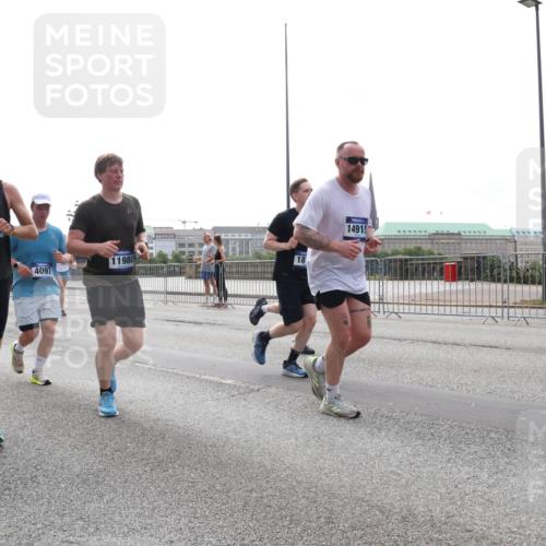 29.06.2025 - hella hamburg halbmarathon Lena Gebhardt http://msf.ph/oto/8316250 29.06.2025 10:37:26 Lombardsbrücke 8811, 1079, 17794, 4097, 11980, 18, 14915, 1022, 1276, 1337, 1339, 1488, 1490, 1597, 1819, 2016, 2031, 2072, 2104, 2199, 2272, 2480, 2486, 2640, 2853, 3127, 3230, 3633, 3714, 4097, 4347, 4733, 5146, 5171, 5186, 5224, 5538, 5560, 5640, 5786, 5790, 5875, 5940, 6172, 6243, 6584, 6804, 6821, 6955, 7085, 7124, 7202, 7235, 7350, 7544, 7707, 7777, 7823, 8007, 8257, 8258, 8315, 8758, 8811, 8843, 9054, 9055, 9524, 10506, 12123, 12254, 12472, 12824, 16680, 17798 meine-sportfotos.de