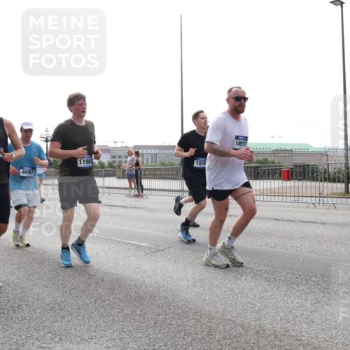 29.06.2025 - hella hamburg halbmarathon Lena Gebhardt http://msf.ph/oto/8316322 29.06.2025 10:37:26 Lombardsbrücke 8811, 10798, 17794, 4097, 11980, 1819, 14915, 1022, 1276, 1337, 1339, 1488, 1490, 1597, 1819, 2016, 2031, 2072, 2104, 2199, 2272, 2480, 2486, 2640, 2853, 3127, 3230, 3633, 3714, 4097, 4347, 4733, 5146, 5171, 5186, 5224, 5538, 5560, 5640, 5786, 5790, 5875, 5940, 6172, 6243, 6584, 6804, 6821, 6955, 7085, 7124, 7202, 7235, 7350, 7544, 7707, 7777, 7823, 8007, 8257, 8258, 8315, 8758, 8811, 8843, 9054, 9055, 9524, 10506, 12123, 12254, 12472, 12824, 16680, 17798 meine-sportfotos.de