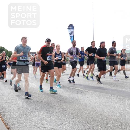 29.06.2025 - hella hamburg halbmarathon Lena Gebhardt http://msf.ph/oto/8316355 29.06.2025 10:22:25 Lombardsbrücke 11440, 4970, 200, 14903, 14901, 933, 1922, 716, 1003, 1187, 1294, 1419, 1598, 1963, 2009, 2022, 2063, 2294, 2351, 2479, 2514, 2744, 2886, 3050, 3108, 3172, 3430, 3457, 3458, 3511, 3600, 3601, 3768, 3910, 3946, 4113, 4114, 4131, 4366, 4556, 4559, 4829, 4969, 4970, 5079, 5343, 5798, 5838, 6030, 6048, 6049, 6303, 6307, 6347, 6820, 6826, 6881, 6899, 6977, 7097, 7188, 7190, 7276, 7529, 7794, 7925, 8355, 8431, 8511, 8855, 8860, 8884, 8931, 8954, 9256 meine-sportfotos.de