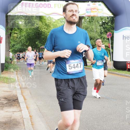 29.06.2025 - hella hamburg halbmarathon MichiJ http://msf.ph/oto/8316373 29.06.2025 10:36:37 Zwischen KM18-KM19 1320, 3947, 4933, 5447, 5705, 8302, 9126, 9638, 9661, 9924, 9965, 10053, 10750, 12035, 12840, 14257, 15981, 16000, 17753, 18350 meine-sportfotos.de