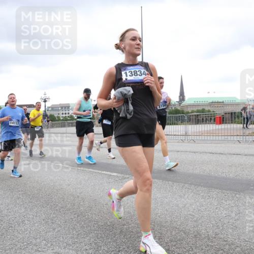 29.06.2025 - hella hamburg halbmarathon Lena Gebhardt http://msf.ph/oto/8316398 29.06.2025 10:56:55 Lombardsbrücke 2993, 14117, 7381, 13834, 8150, 1047, 1207, 2143, 2307, 2370, 2871, 2887, 2932, 2991, 3348, 3387, 3418, 3438, 3470, 3485, 3516, 3517, 3520, 3614, 3675, 3676, 3851, 3953, 3987, 4094, 4118, 4241, 4485, 4568, 4569, 4611, 4773, 4998, 5057, 5237, 5438, 5589, 5639, 5911, 5944, 6053, 6284, 6348, 6349, 6832, 6981, 7307, 7381, 7416, 7417, 7592, 7964, 8039, 8108, 8150, 8197, 8224, 8546, 8606, 8679, 8939, 8943, 9172, 9210, 9298, 9299, 9910, 10555, 10569, 10571 meine-sportfotos.de