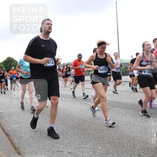 29.06.2025 - hella hamburg halbmarathon Lena Gebhardt http://msf.ph/oto/8316403 29.06.2025 10:47:10 Lombardsbrücke 1720, 2538, 15114, 412, 9050, 8967, 9139, 232, 96, 1073, 1185, 1286, 1363, 1463, 1523, 1593, 1607, 1704, 1720, 1961, 1999, 2148, 2162, 2211, 2320, 2327, 2537, 2555, 2556, 2665, 2981, 2994, 3277, 3406, 3407, 3823, 4184, 4202, 4239, 4296, 4325, 4342, 4483, 4806, 4895, 4974, 4975, 5111, 5114, 5700, 5796, 5895, 5953, 6255, 6256, 6485, 6496, 6740, 6879, 6995, 7073, 7412, 7430, 7431, 7630, 7631, 7827, 8105, 8131, 8486, 8553, 8684, 8706, 8915, 8953, 8967, 9018 meine-sportfotos.de