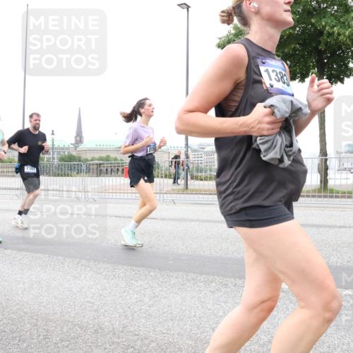 29.06.2025 - hella hamburg halbmarathon Lena Gebhardt http://msf.ph/oto/8316457 29.06.2025 10:56:55 Lombardsbrücke 15215, 7381, 815, 1383, 1047, 1207, 2143, 2307, 2370, 2871, 2887, 2932, 2991, 3348, 3387, 3418, 3438, 3470, 3485, 3516, 3517, 3520, 3614, 3675, 3676, 3851, 3953, 3987, 4094, 4118, 4241, 4485, 4568, 4569, 4611, 4773, 4998, 5057, 5237, 5438, 5589, 5639, 5911, 5944, 6053, 6284, 6348, 6349, 6832, 6981, 7307, 7381, 7416, 7417, 7592, 7964, 8039, 8108, 8150, 8197, 8224, 8546, 8606, 8679, 8939, 8943, 9172, 9210, 9298, 9299, 9910, 10555, 10569, 10571 meine-sportfotos.de