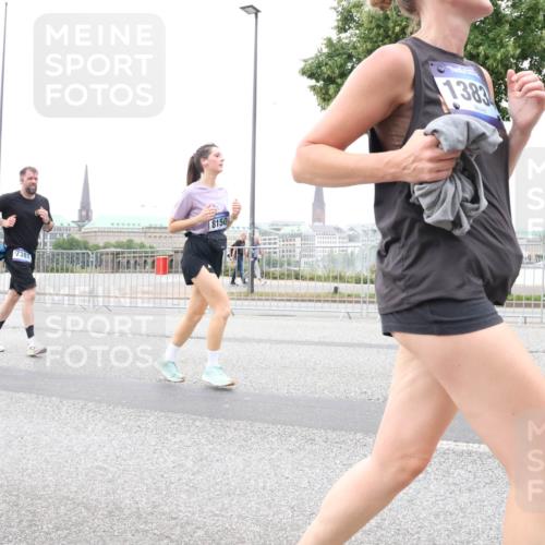 29.06.2025 - hella hamburg halbmarathon Lena Gebhardt http://msf.ph/oto/8316472 29.06.2025 10:56:55 Lombardsbrücke 15215, 7381, 8150, 1383, 1047, 1207, 2143, 2307, 2370, 2871, 2887, 2932, 2991, 3348, 3387, 3418, 3438, 3470, 3485, 3516, 3517, 3520, 3614, 3675, 3676, 3851, 3953, 3987, 4094, 4118, 4241, 4485, 4568, 4569, 4611, 4773, 4998, 5057, 5237, 5438, 5589, 5639, 5911, 5944, 6053, 6284, 6348, 6349, 6832, 6981, 7307, 7381, 7416, 7417, 7592, 7964, 8039, 8108, 8150, 8197, 8224, 8546, 8606, 8679, 8939, 8943, 9172, 9210, 9298, 9299, 9910, 10555, 10569, 10571 meine-sportfotos.de