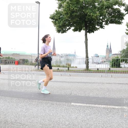 29.06.2025 - hella hamburg halbmarathon Lena Gebhardt http://msf.ph/oto/8316503 29.06.2025 10:56:56 Lombardsbrücke 15215, 7381, 8150, 1047, 1207, 2143, 2307, 2370, 2871, 2887, 2932, 2991, 3348, 3387, 3418, 3438, 3470, 3485, 3516, 3517, 3520, 3614, 3675, 3676, 3851, 3953, 4094, 4118, 4241, 4485, 4568, 4569, 4611, 4773, 4998, 5057, 5237, 5438, 5589, 5639, 5911, 5944, 6053, 6284, 6348, 6349, 6832, 6981, 7307, 7381, 7416, 7417, 7592, 7964, 8039, 8108, 8150, 8197, 8224, 8546, 8606, 8679, 8939, 8943, 9172, 9210, 9298, 9299, 9910, 10555, 10569, 10571 meine-sportfotos.de