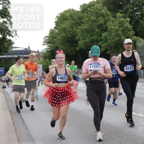 29.06.2025 - hella hamburg halbmarathon Jannik Wohlers http://msf.ph/oto/8316556 29.06.2025 10:38:53 Lombardsbrücke 1760, 1856, 1883, 2092, 2571, 2574, 2843, 2893, 2998, 3275, 3353, 3727, 4523, 4603, 4659, 4855, 4882, 6342, 6343, 6611, 6748, 7341, 7501, 7506, 7524, 7589, 7684, 7815, 8203, 8243, 8457, 9393, 9420, 9446, 10001, 10315, 10512, 10516, 10696, 10849, 10888, 11129, 11201, 11313, 11381, 11382, 11533, 11729, 12090, 12092, 12391, 12410, 12745, 13461, 13519, 14114, 14299, 14871, 14956, 15112, 15262, 15536, 15765, 16382, 16841, 16866, 16869, 16883, 16884, 17313, 17368, 17536 meine-sportfotos.de