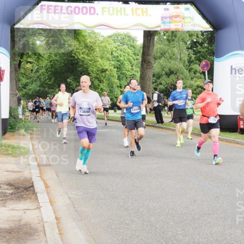 29.06.2025 - hella hamburg halbmarathon MichiJ http://msf.ph/oto/8316573 29.06.2025 10:36:39 Zwischen KM18-KM19 1086, 1320, 1342, 3947, 4933, 5447, 8302, 9661, 9924, 9965, 10750, 12035, 12094, 12840, 13269, 13690, 14257, 14990, 15981, 16000, 17753, 18058, 18350 meine-sportfotos.de