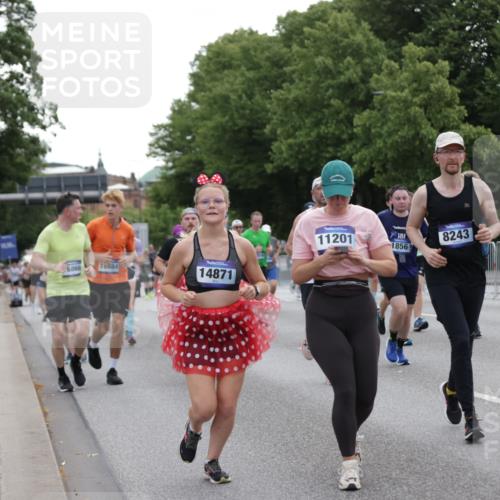 29.06.2025 - hella hamburg halbmarathon Jannik Wohlers http://msf.ph/oto/8316585 29.06.2025 10:38:53 Lombardsbrücke 1760, 1856, 1883, 2092, 2571, 2574, 2843, 2893, 2998, 3275, 3353, 3727, 4523, 4603, 4659, 4855, 4882, 6342, 6343, 6611, 6748, 7341, 7501, 7506, 7524, 7589, 7684, 7815, 8203, 8243, 8457, 9393, 9420, 9446, 10001, 10315, 10512, 10516, 10696, 10849, 10888, 11129, 11201, 11313, 11381, 11382, 11533, 11729, 12090, 12092, 12391, 12410, 12745, 13461, 13519, 14114, 14299, 14871, 14956, 15112, 15262, 15536, 15765, 16382, 16841, 16866, 16869, 16883, 16884, 17313, 17368, 17536 meine-sportfotos.de