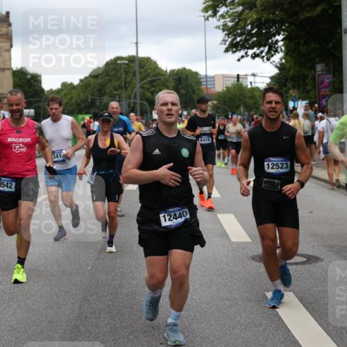 29.06.2025 - hella hamburg halbmarathon Yannick Fuchs http://msf.ph/oto/8316591 29.06.2025 10:50:47 20KM 1485, 1583, 1955, 2034, 2676, 3413, 3435, 3836, 4167, 4940, 5033, 5418, 5492, 6272, 6399, 6416, 6835, 7716, 8393, 8542, 8652, 8669, 8825, 9488, 9727, 9820, 9907, 9934, 10133, 10212, 11043, 11083, 11212, 11590, 11612, 12014, 12348, 12440, 12523, 12712, 13394, 13666, 13750, 13863, 14139, 14369, 14408, 14678, 15097, 15145, 15431, 15695, 15712, 15726, 16113, 16257, 16261, 16470, 16634, 17160, 17617, 17779, 17828, 18208, 18652, 18719, 18899, 19091, 19184 meine-sportfotos.de