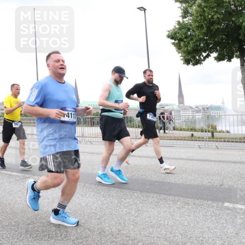 29.06.2025 - hella hamburg halbmarathon Lena Gebhardt http://msf.ph/oto/8316602 29.06.2025 10:56:56 Lombardsbrücke 9905, 990, 4117, 7381, 8150, 1047, 1207, 2143, 2307, 2370, 2871, 2887, 2932, 2991, 3348, 3387, 3418, 3438, 3470, 3485, 3516, 3517, 3520, 3614, 3675, 3676, 3851, 3953, 4094, 4118, 4241, 4485, 4568, 4569, 4611, 4773, 4998, 5057, 5237, 5438, 5589, 5639, 5911, 5944, 6053, 6284, 6348, 6349, 6832, 6981, 7307, 7381, 7416, 7417, 7592, 7964, 8039, 8108, 8150, 8197, 8224, 8546, 8606, 8679, 8939, 8943, 9172, 9210, 9298, 9299, 9910, 10555, 10569, 10571 meine-sportfotos.de