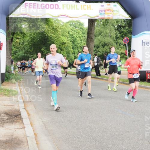 29.06.2025 - hella hamburg halbmarathon MichiJ http://msf.ph/oto/8316609 29.06.2025 10:36:39 Zwischen KM18-KM19 1086, 1320, 1342, 3947, 4933, 5447, 8302, 9661, 9924, 9965, 10750, 12035, 12094, 12840, 13269, 13690, 14257, 14990, 15981, 16000, 17753, 18058, 18350 meine-sportfotos.de