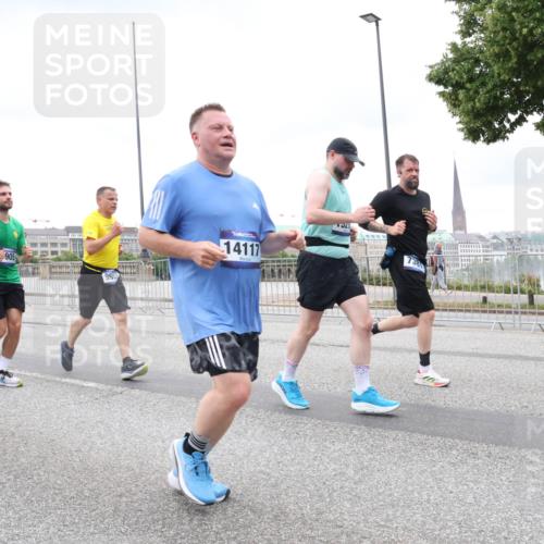 29.06.2025 - hella hamburg halbmarathon Lena Gebhardt http://msf.ph/oto/8316618 29.06.2025 10:56:56 Lombardsbrücke 905, 990, 14117, 7381, 1047, 1207, 2143, 2307, 2370, 2871, 2887, 2932, 2991, 3348, 3387, 3418, 3438, 3470, 3485, 3516, 3517, 3520, 3614, 3675, 3676, 3851, 3953, 4094, 4118, 4241, 4485, 4568, 4569, 4611, 4773, 4998, 5057, 5237, 5438, 5589, 5639, 5911, 5944, 6053, 6284, 6348, 6349, 6832, 6981, 7307, 7381, 7416, 7417, 7592, 7964, 8039, 8108, 8150, 8197, 8224, 8546, 8606, 8679, 8939, 8943, 9172, 9210, 9298, 9299, 9910, 10555, 10569, 10571 meine-sportfotos.de