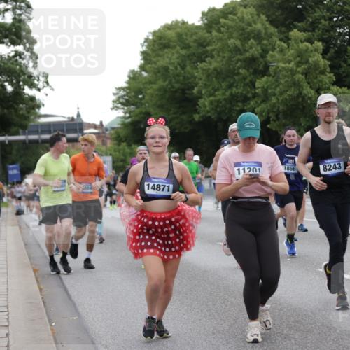 29.06.2025 - hella hamburg halbmarathon Jannik Wohlers http://msf.ph/oto/8316620 29.06.2025 10:38:53 Lombardsbrücke 1760, 1856, 1883, 2092, 2571, 2574, 2843, 2893, 2998, 3275, 3353, 3727, 4523, 4603, 4659, 4855, 4882, 6342, 6343, 6611, 6748, 7341, 7501, 7506, 7524, 7589, 7684, 7815, 8203, 8243, 8457, 9393, 9420, 9446, 10001, 10315, 10512, 10516, 10696, 10849, 10888, 11129, 11201, 11313, 11381, 11382, 11533, 11729, 12090, 12092, 12391, 12410, 12745, 13461, 13519, 14114, 14299, 14871, 14956, 15112, 15262, 15536, 15765, 16382, 16841, 16866, 16869, 16883, 16884, 17313, 17368, 17536 meine-sportfotos.de